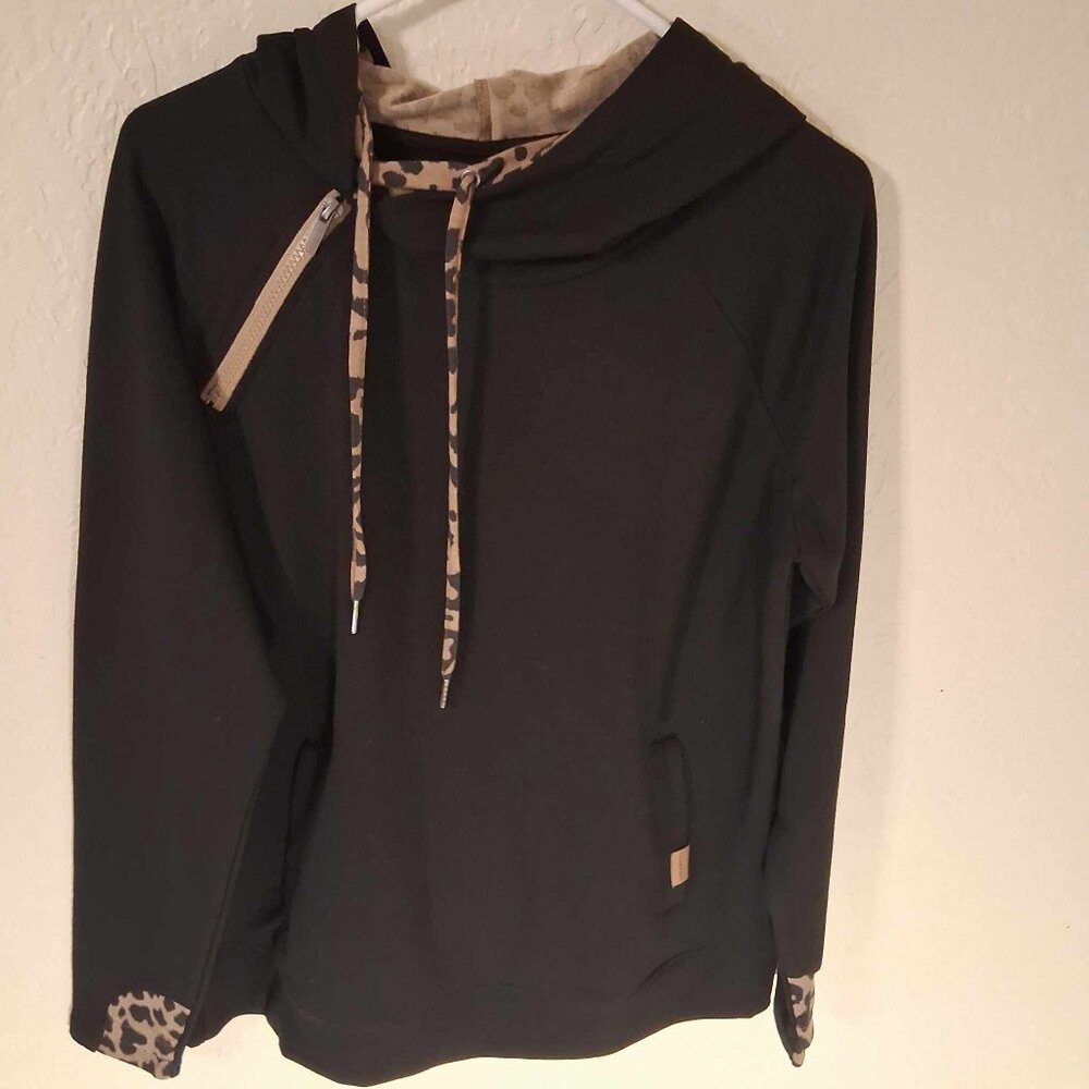 HOODIE-BLACK AND CHEETAH PRINT--SZ SMALL